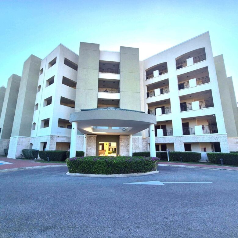 Your Paradise Retreat in Palm Beach, Aruba! - property photo 5