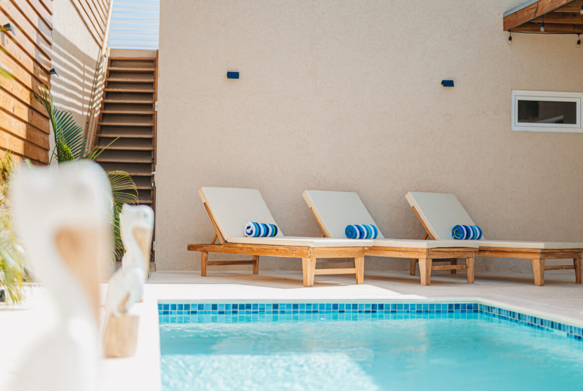 Private plunge pool with lounge chairs, Seaside Modern Villa, Aruba
